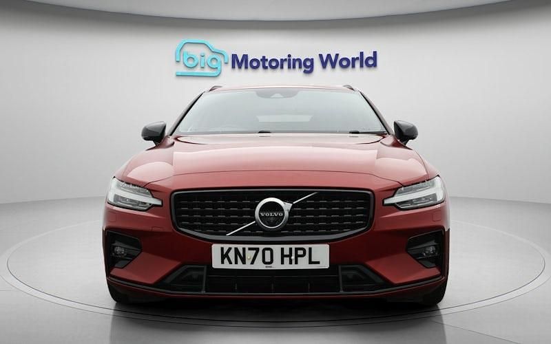 Used Volvo V60 R-Design 190 HP (139 kW) 2020 Red Estate