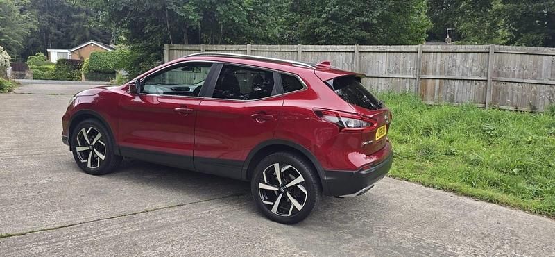 Red Used 2018 Nissan Qashqai Tekna SUV | £9,995 (Fair price) - Image 1/4