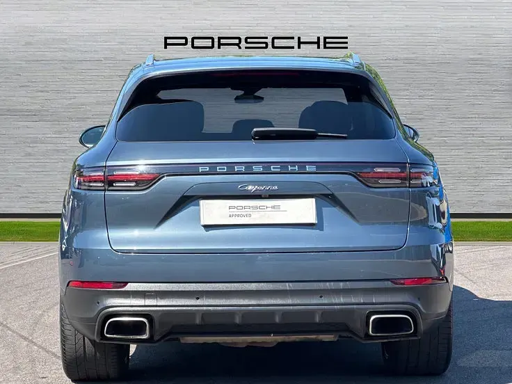 Used Porsche Cayenne 335 HP (246 kW) 2018 Biscay blue SUV
