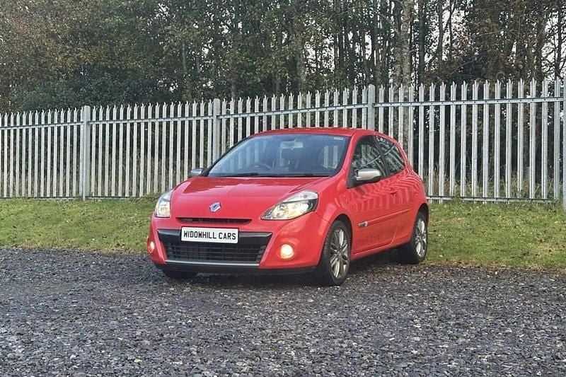 Red Used 2011 Renault Clio II Dynamique Hatchback | £2,000 (Good price) - Image 1/1