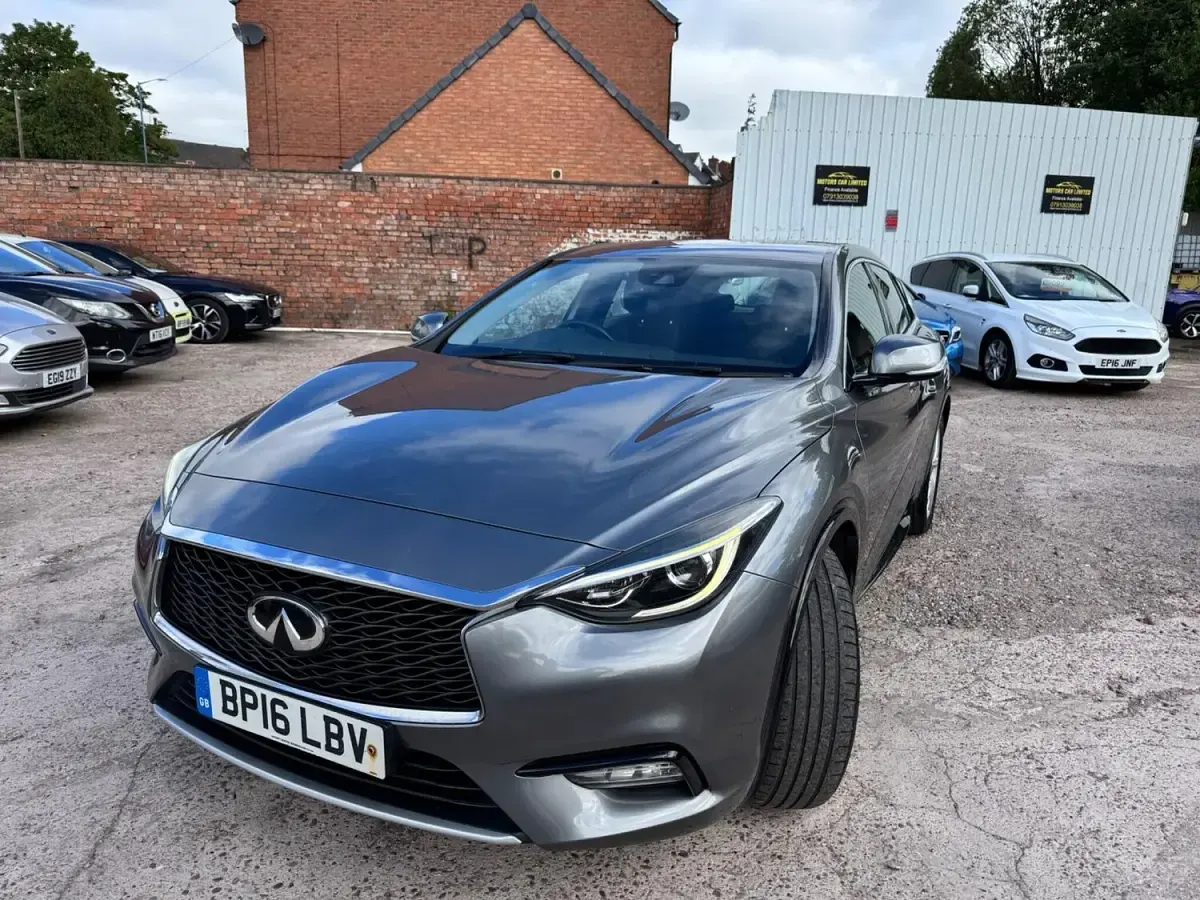 Used Infiniti Q30 Business Executive 109 HP (80 kW) 2016 Grey Hatchback