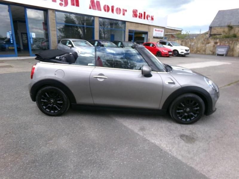 Używany Mini Cooper Cabriolet Classic 2019 Srebrny Kabriolet