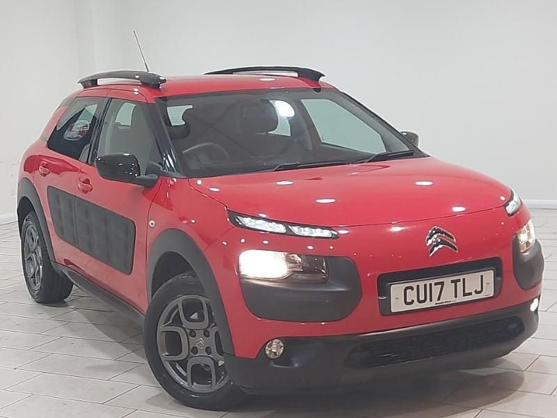 Used Citroën C4 Cactus Feel 100 HP (73 kW) 2017 Red Hatchback