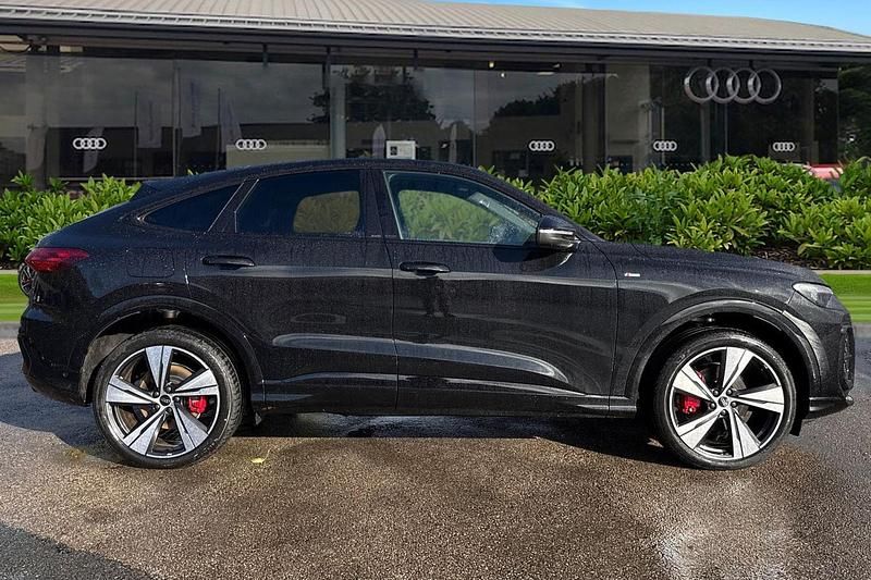 New Audi Q5 Sportback S-Line 204 HP (150 kW) 2025 Black SUV