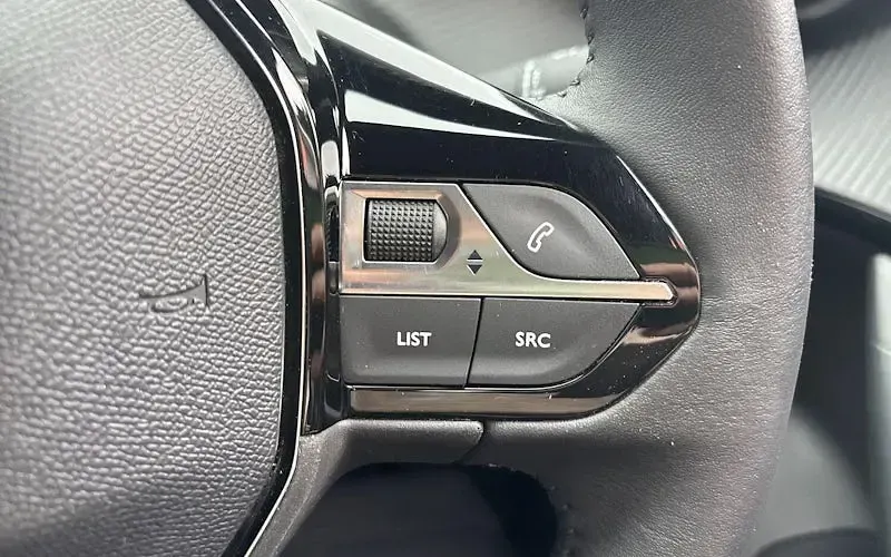 Used Peugeot 2008 Allure 131 HP (96 kW) 2023 Grey SUV