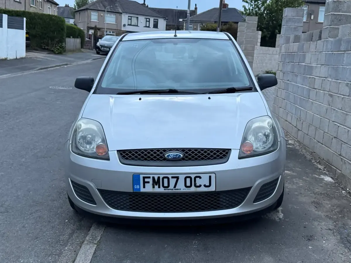 Begagnad Ford Fiesta Style 75 HK (55 kW) 2007 Silver Halvkombi