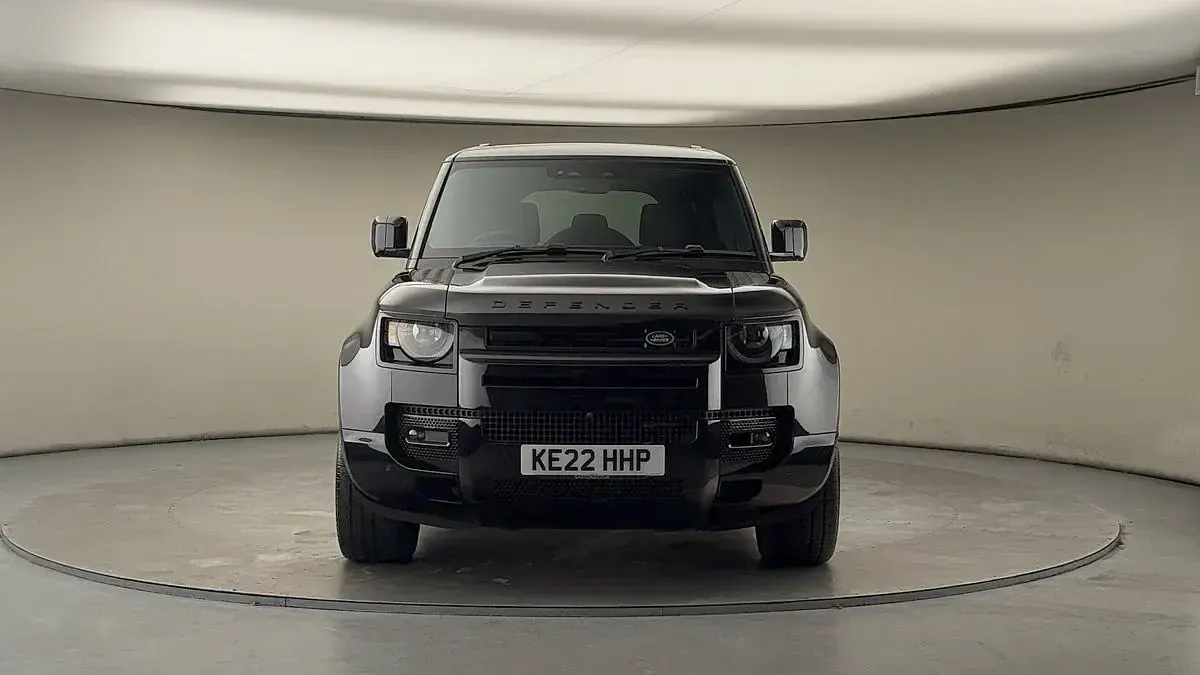 Used Land Rover Defender HSE Dynamic 300 HP (220 kW) 2022 Santorini black SUV