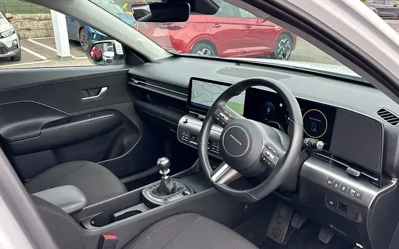 Used Hyundai Kona Advanced 137 HP (100 kW) 2025 Silver SUV
