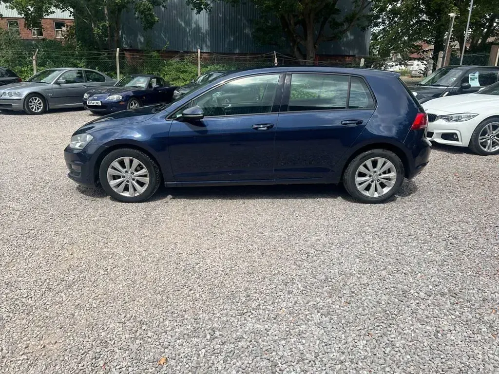 Used VW Golf VII SE 105 HP (77 kW) 2013 Blue Hatchback