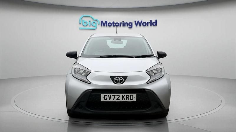 Used Toyota Aygo X PURE 72 HP (52 kW) 2023 Silver SUV