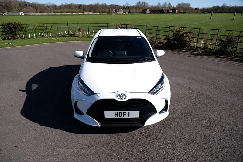 Used Toyota Yaris Hybrid Design 2024 White Hatchback