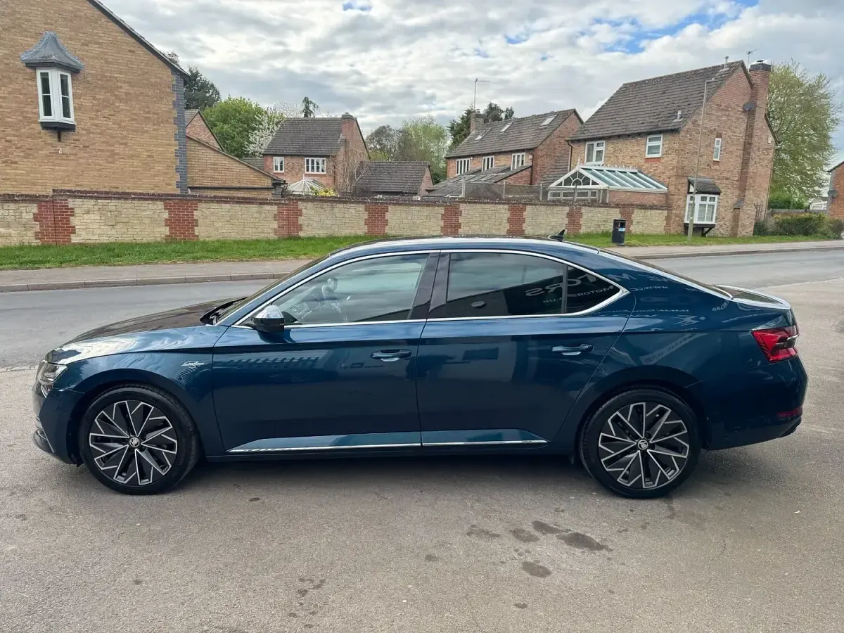 Used Skoda Superb LAURIN & KLEMENT 190 HP (139 kW) 2022 Blue Hatchback