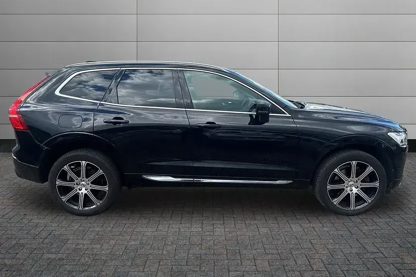 Used Volvo XC60 Inscription 235 HP (172 kW) 2019 Onyx black SUV