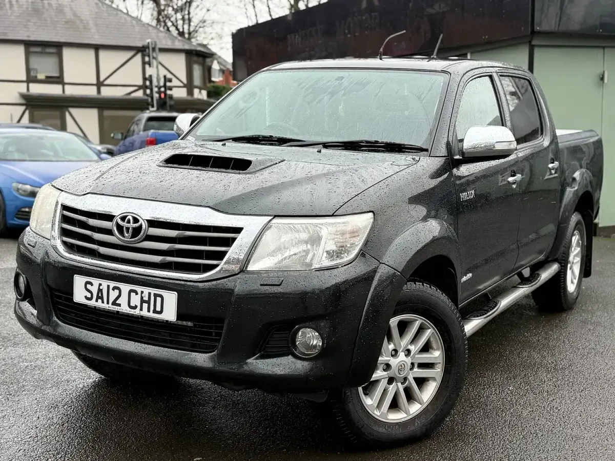Used Toyota HiLux 171 HP (125 kW) 2012 Black Pickup