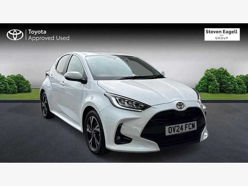White Used 2024 Toyota Yaris Hybrid Design Hatchback | £18,472 (Fair price) - Image 1/3