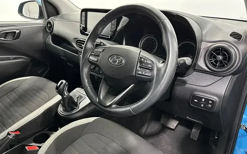 Used Hyundai i10 SE 84 HP (61 kW) 2022 Blue Hatchback