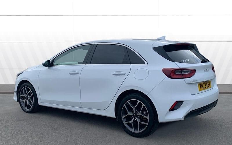 Usado Kia Ceed 160 HP (117 kW) 2023 Branco Citadino