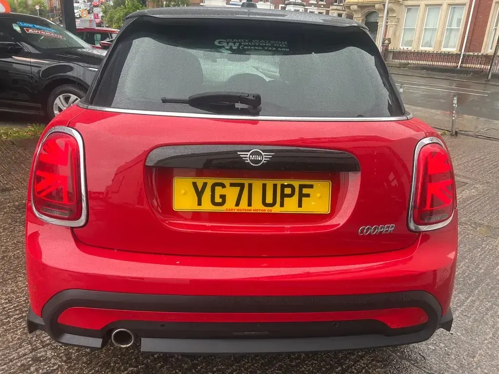 Used Mini Cooper Exclusive 2021 Solar red / black roof Hatchback