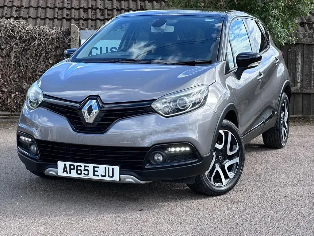 Used Renault Captur Dynamique 90 HP (66 kW) 2015 Grey SUV