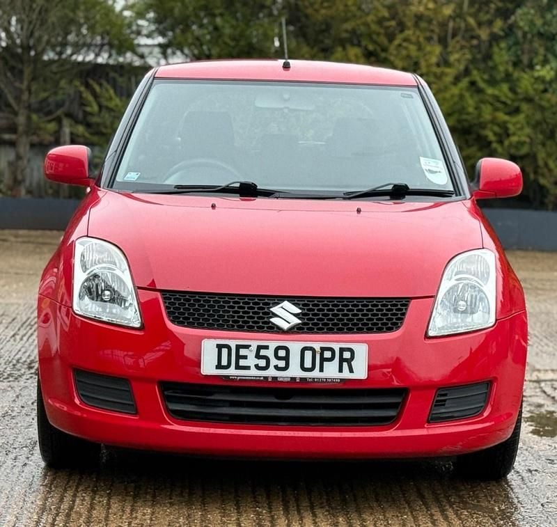 Used Suzuki Swift GL 2009 Red Hatchback