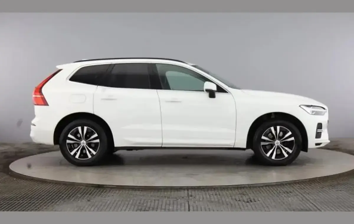 Used Volvo XC60 Momentum 247 HP (181 kW) 2022 White SUV