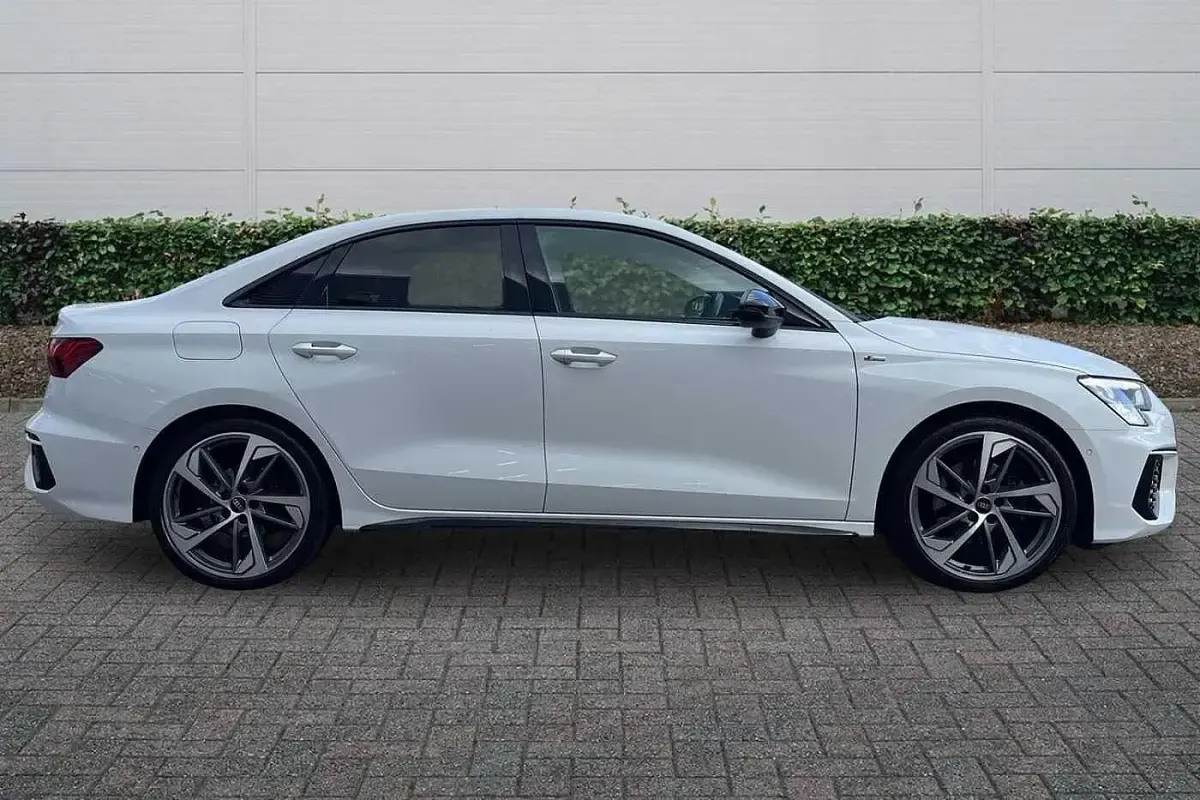 Used Audi A3 Comfort 150 HP (110 kW) 2023 White Sedan