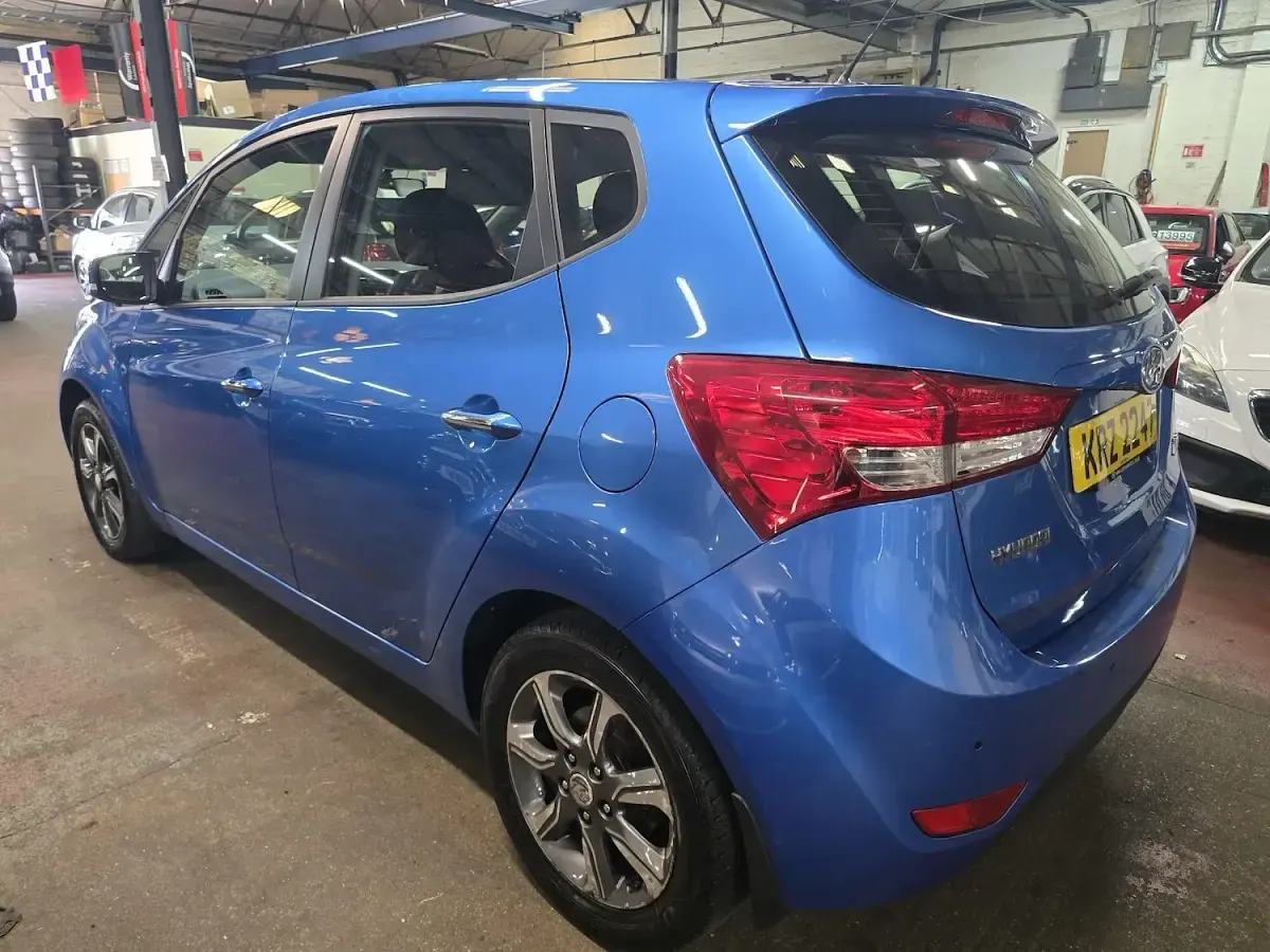 Used Hyundai ix20 SE 90 HP (66 kW) 2015 Blue Hatchback