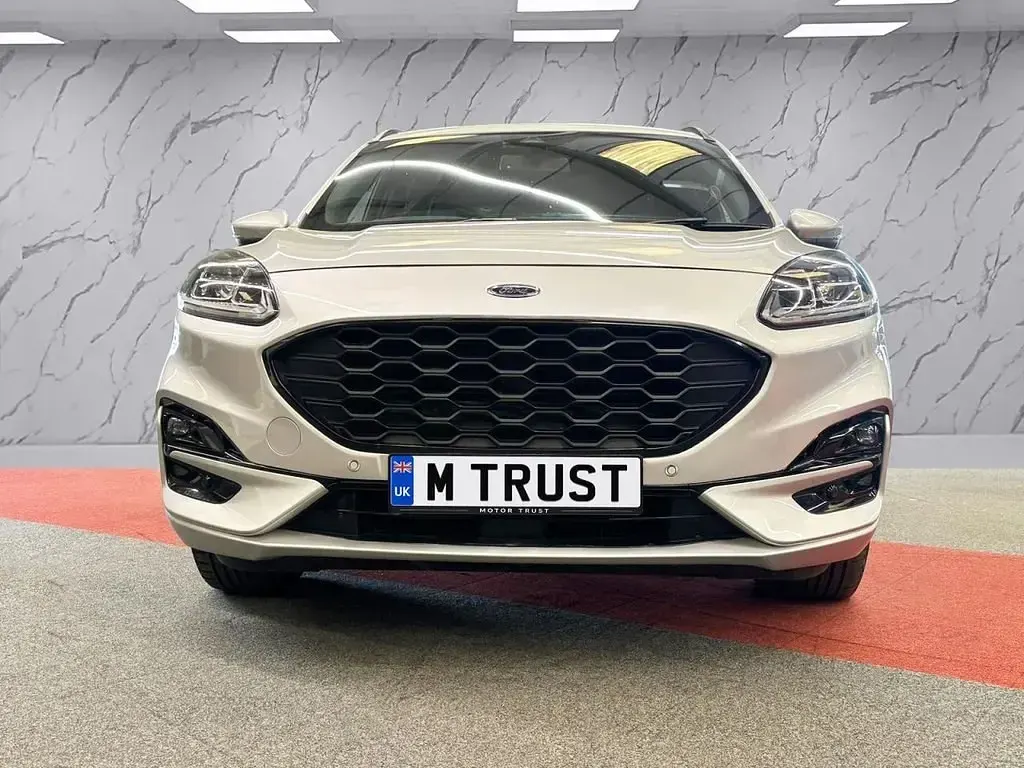 Usado Ford Kuga ST-Line 120 CV (88 kW) 2020 Plateado SUV