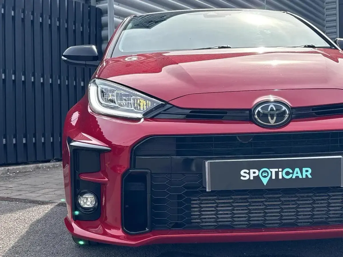 Used Toyota Yaris 257 HP (189 kW) 2022 Red Hatchback