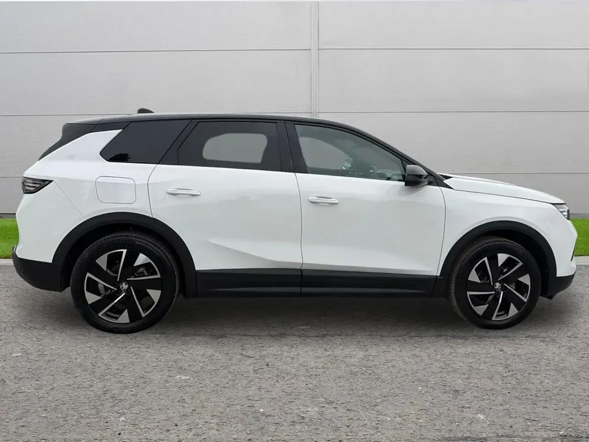 Used Vauxhall Grandland X GSe 134 HP (98 kW) 2025 White SUV