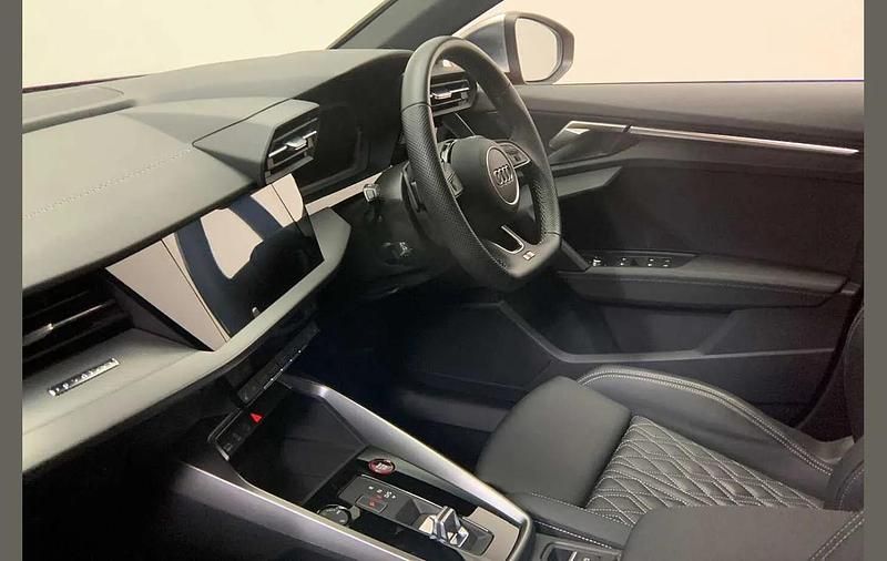 Used Audi S3 Sportback Comfort 310 HP (228 kW) 2022 Red Hatchback