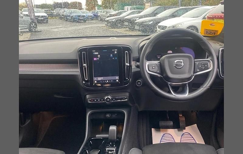 New Volvo XC40 Plus 194 HP (142 kW) 2025 White SUV