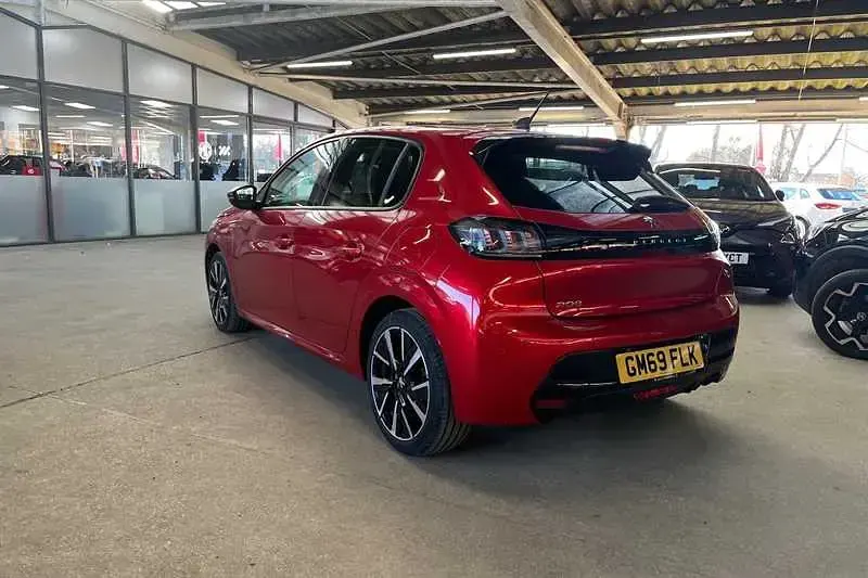 Used Peugeot 208 Allure 100 HP (73 kW) 2020 Red Hatchback