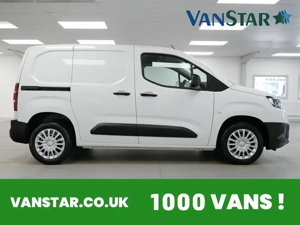 Used Toyota Proace Edition 100 HP (73 kW) 2023 White MPV