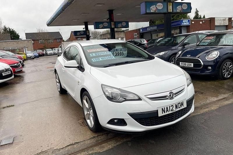 Used Vauxhall Astra GTC SRi 140 HP (102 kW) 2012 Coupe
