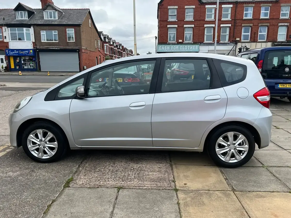 Used Honda Jazz ES 99 HP (72 kW) 2012 Silver Hatchback