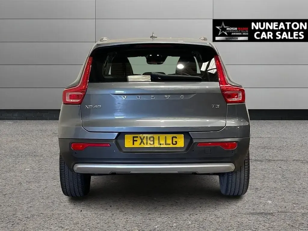 Used Volvo XC40 Momentum 156 HP (114 kW) 2019 Grey SUV