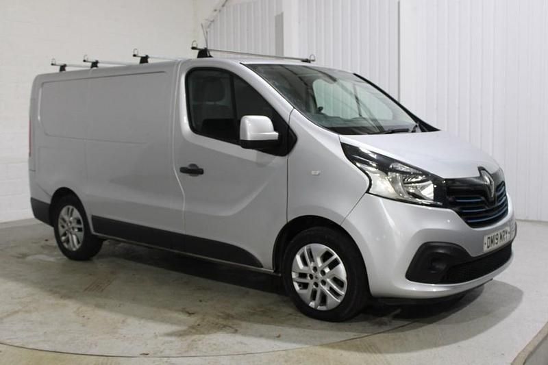 Silver Used 2019 Renault Trafic MPV | £12,495 (Good price) - Image 1/4