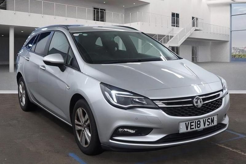 Used Vauxhall Astra Design Edition 110 HP (80 kW) 2018 Sovereign silver Estate