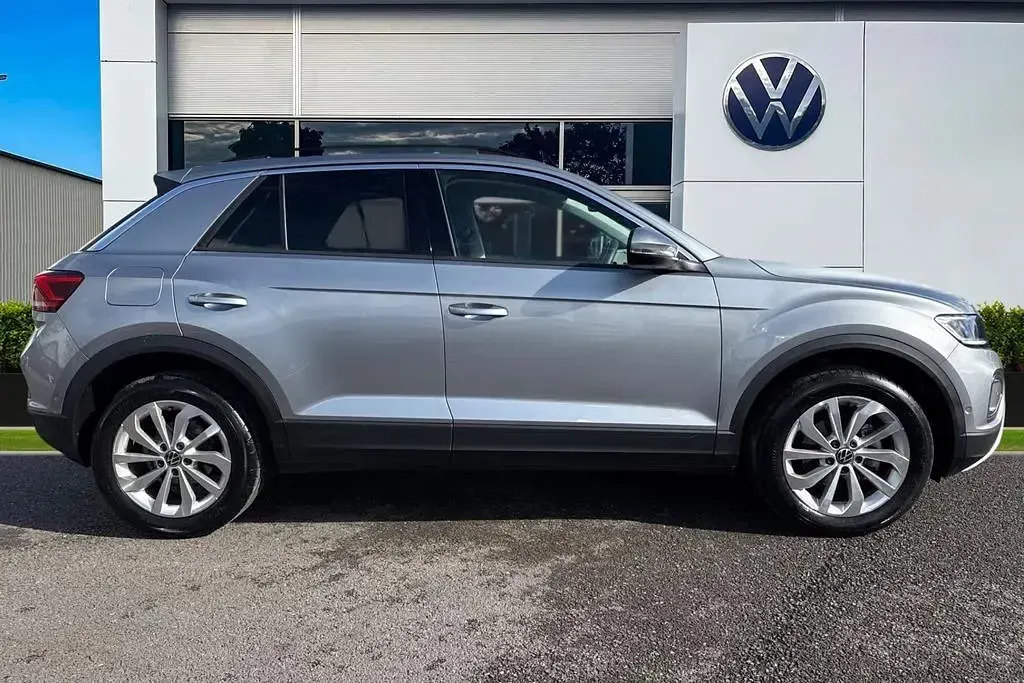Used VW T-Roc Match 150 HP (110 kW) 2025 Silver SUV