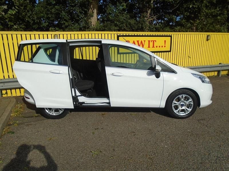 Used Ford B-MAX Zetec 100 HP (73 kW) 2016 White MPV