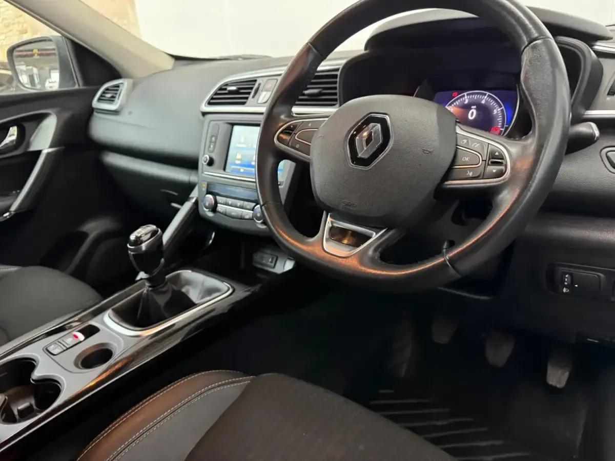Usado Renault Kadjar Dynamique 130 HP (95 kW) 2018 Preto SUV