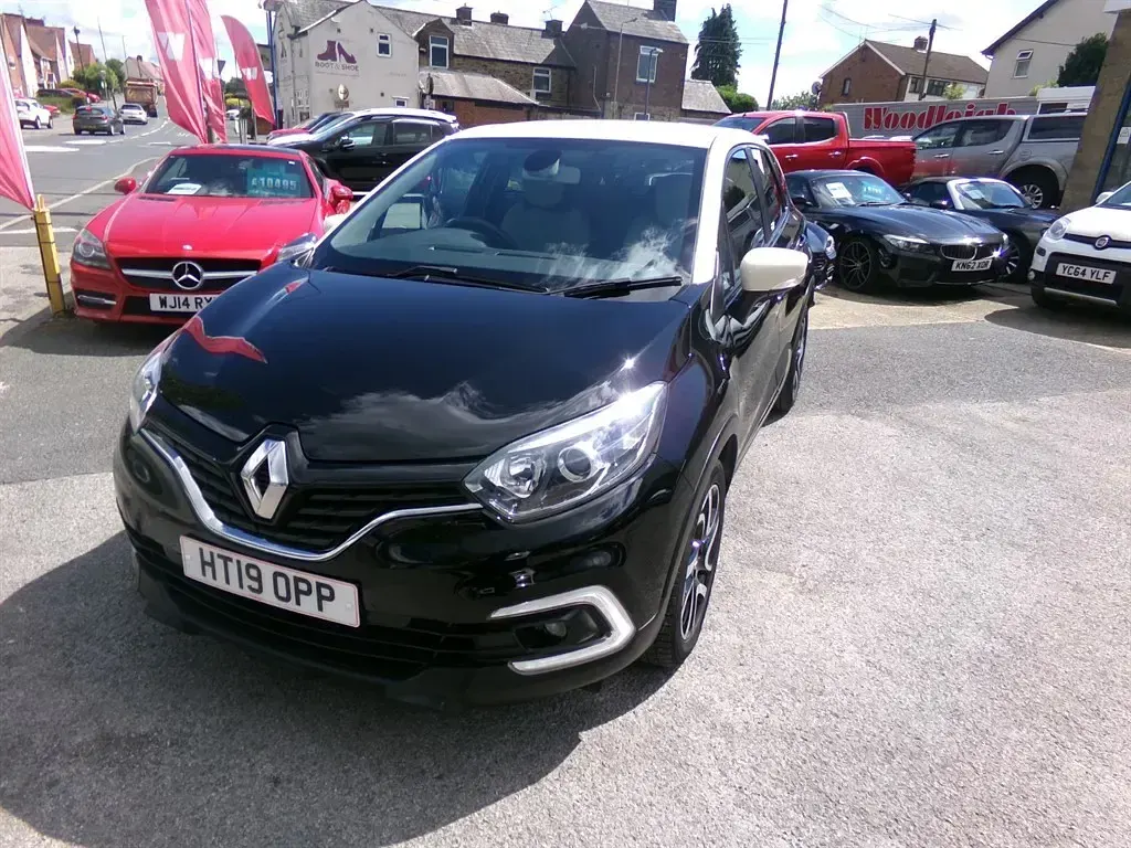 Used Renault Captur Iconic 90 HP (66 kW) 2019 Black/cream SUV