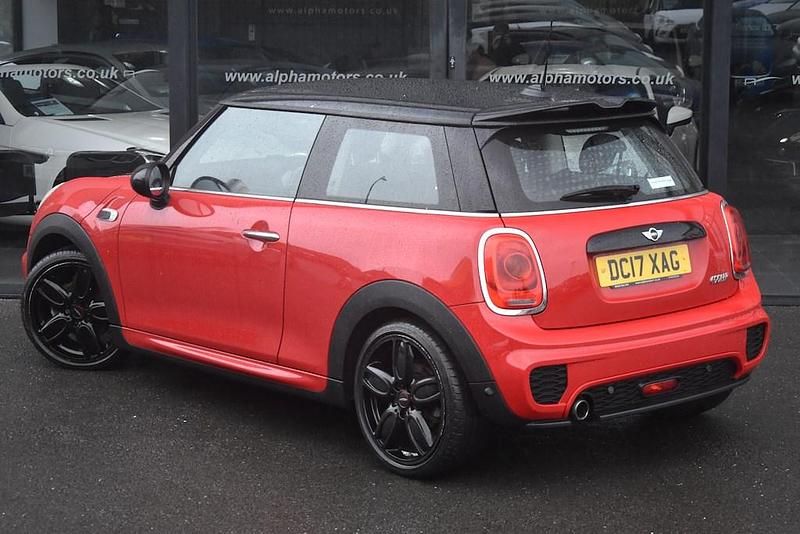 Used Mini Cooper Hatch 136 HP (100 kW) 2017 Red Hatchback