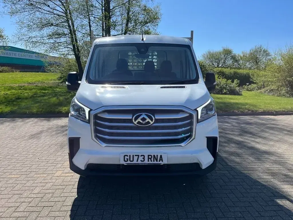 Usado Maxus V90 150 HP (110 kW) 2023 Branco Van