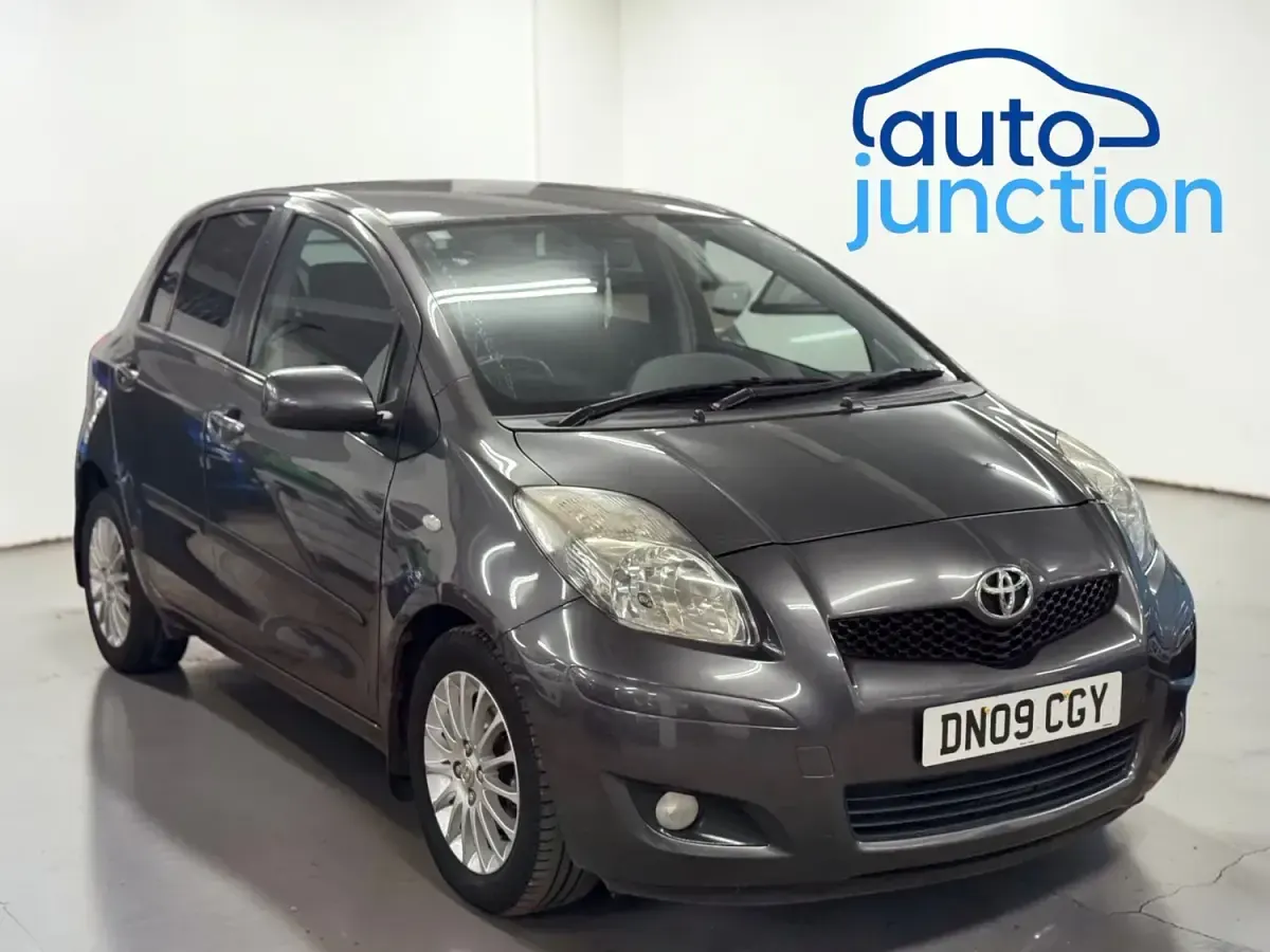 Used Toyota Yaris SR 101 HP (74 kW) 2009 Grey Hatchback