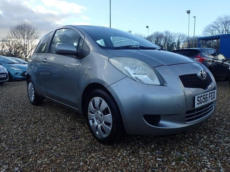 Used Toyota Yaris T3 85 HP (62 kW) 2006 Silver Hatchback