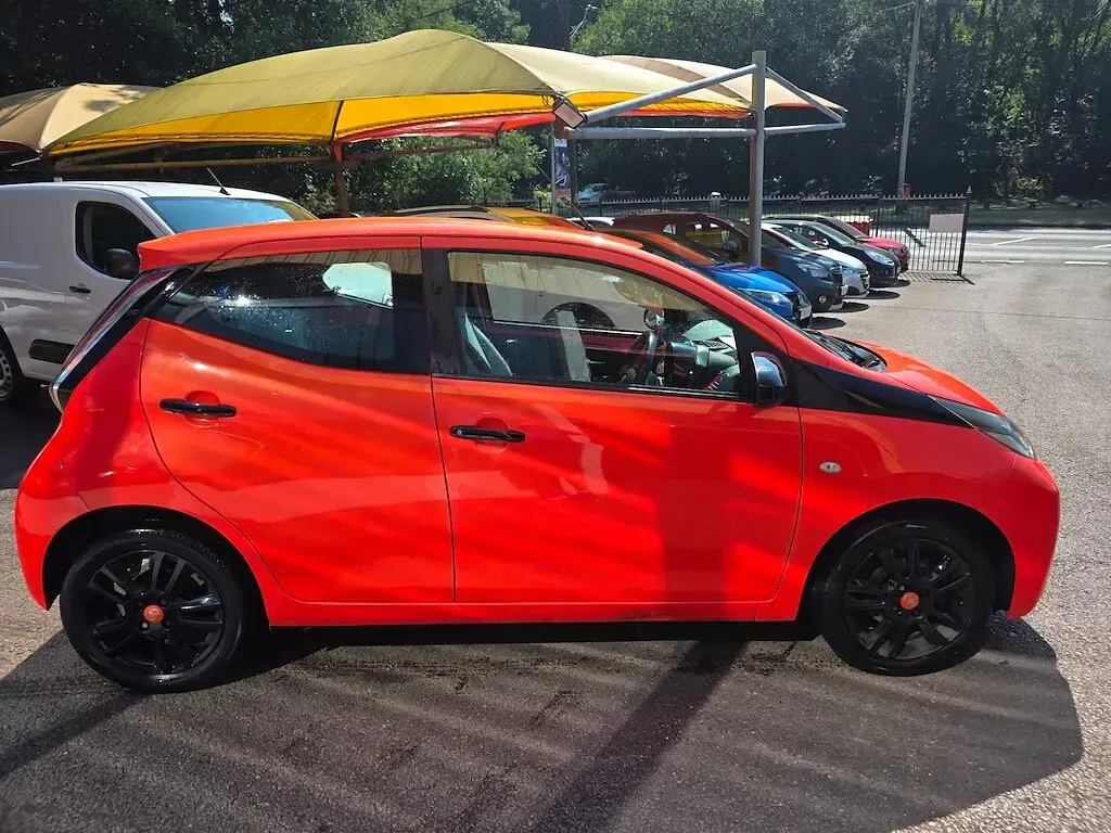 Used Toyota Aygo X-cite 69 HP (50 kW) 2015 Orange Hatchback