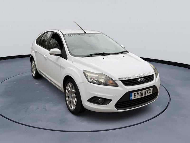 Used Ford Focus Zetec 110 HP (80 kW) 2011 White Hatchback