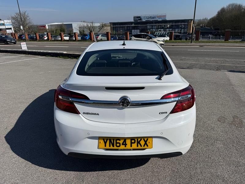 Used Vauxhall Insignia Elite 163 HP (119 kW) 2014 White Hatchback
